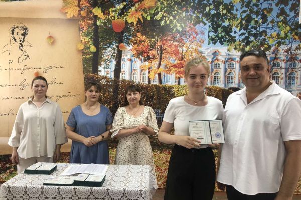 tseremoniya-vrucheniya-svidetelstv-o-gimnazicheskom-obrazovanii-56ACBEAF1-B207-2CBB-E3E3-FC1CBB9155EE.jpg