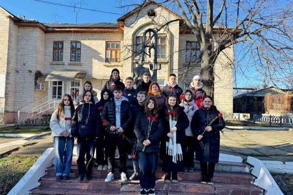 eminescu-5489E4D4A-645F-0C3B-EAB1-3882E46C2FD8.jpg