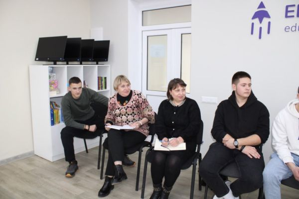 reglament-ob-ispolzovanii-mobilnykh-telefonov-obsuzhdjon-s-uchenicheskim-sovetom-litseya-101083EC3C-232F-E7B7-3812-ECAD43547305.jpg