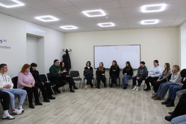 reglament-ob-ispolzovanii-mobilnykh-telefonov-obsuzhdjon-s-uchenicheskim-sovetom-litseya-123646A0A5-3FB3-0948-5EA6-C97A1D2387EE.jpg