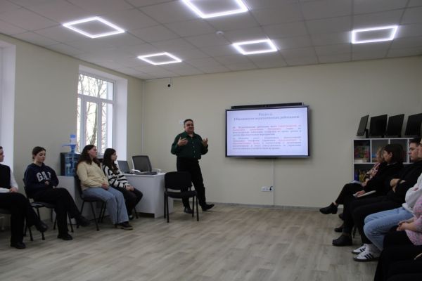 reglament-ob-ispolzovanii-mobilnykh-telefonov-obsuzhdjon-s-uchenicheskim-sovetom-litseya-7132FEE31-60CB-CBCB-673D-759A22251150.jpg