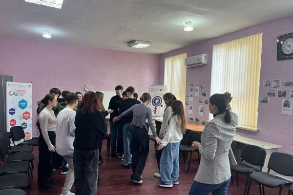 teplo-serdets-i-dobrye-dela-vosmiklassniki-v-gostyakh-u-resursnogo-tsentra-2DCAFFAB4-E1AB-C176-183F-A50B4576D689.jpg