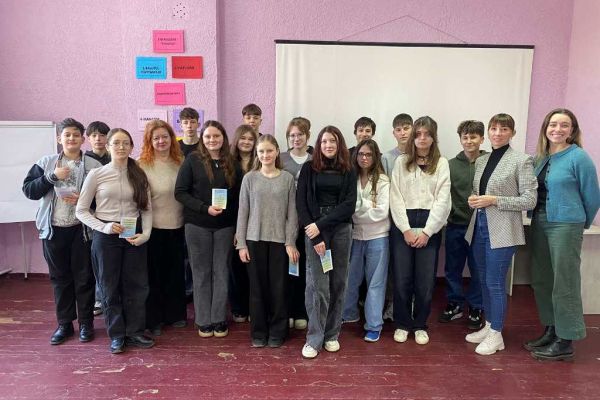 teplo-serdets-i-dobrye-dela-vosmiklassniki-v-gostyakh-u-resursnogo-tsentra-5126EA819-C6E0-BBBC-3B73-77DEB24CC5EA.jpg