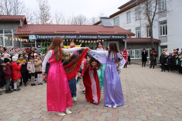maslenitsa-v-litsee-kogda-traditsii-sogrevayut-serdtsa-3EBFDD598-E15F-8247-E7A2-0B9ED4198027.jpg