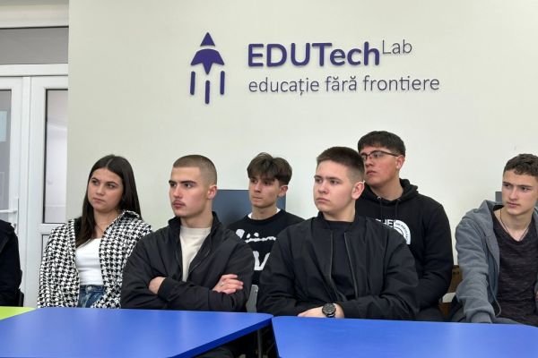 rebenok-ne-dolzhen-vybirat-mezhdu-domom-i-ulitsej-646A38860-581E-31AE-A742-AE464A4EC37D.jpg