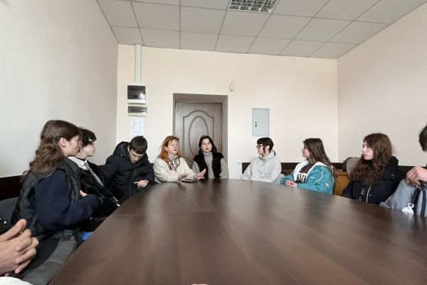 v-gosti-k-zakonu-urok-pravovoj-sotsializatsii-v-prokurature-17D7804FA-8C32-3EA2-980D-AE6789805E82.jpg
