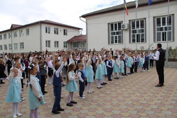 kogda-golubi-nadezhdy-vzletayut-v-nebo-nash-litsej-vstrechaet-den-mira-3F3CBCA71-CA53-898B-B85A-122B33AC24BF.jpg