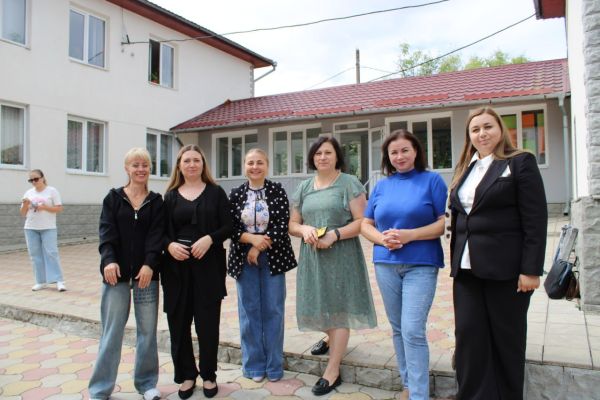 kogda-golubi-nadezhdy-vzletayut-v-nebo-nash-litsej-vstrechaet-den-mira-6CC82AC3B-5813-4C93-7C84-7C625AF757B1.jpg