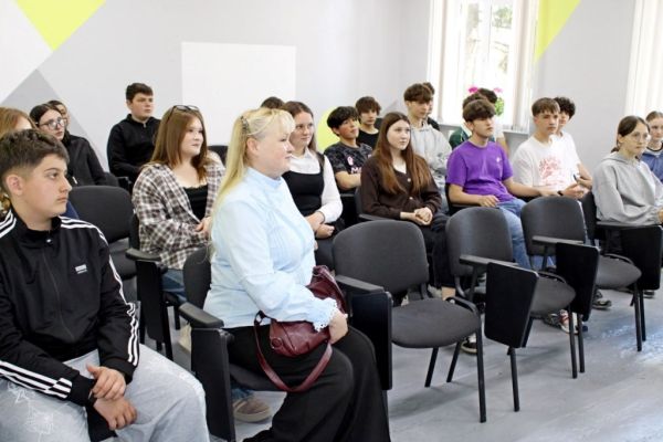 delat-lyudej-krasivymi-eto-professiya-420534C64-39C3-3F78-4204-92706C1267FB.jpg