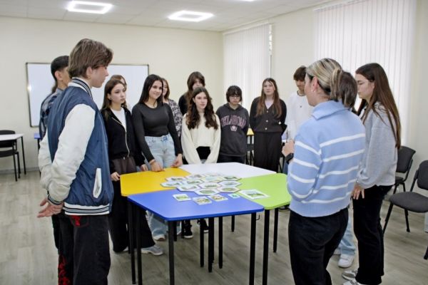 o-tom-kak-starsheklassniki-stroili-ekovillu-376FCDBEA-94D9-AD2E-EA3B-C2B75219223C.jpg