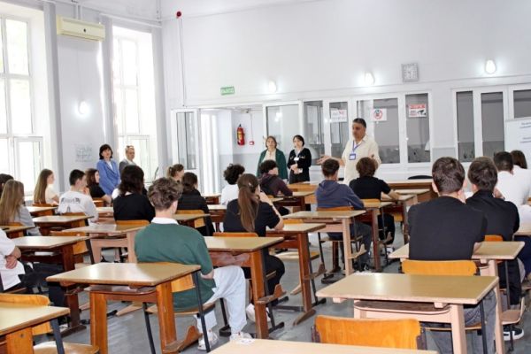 den-otkrytykh-dverej-dlya-vypusknikov-3EF298F17-A9BE-3367-73DE-21C3BED82454.jpg
